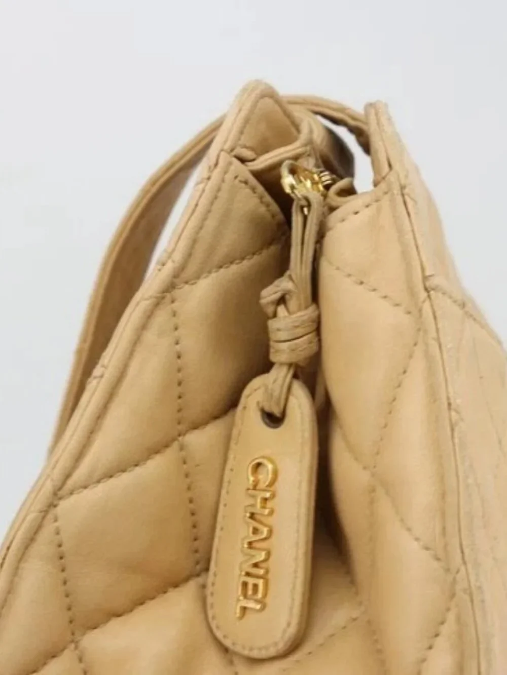 CHANEL Matelasse Shoulder Bag Lamb Skin Beige Gold CC Auth bs23120